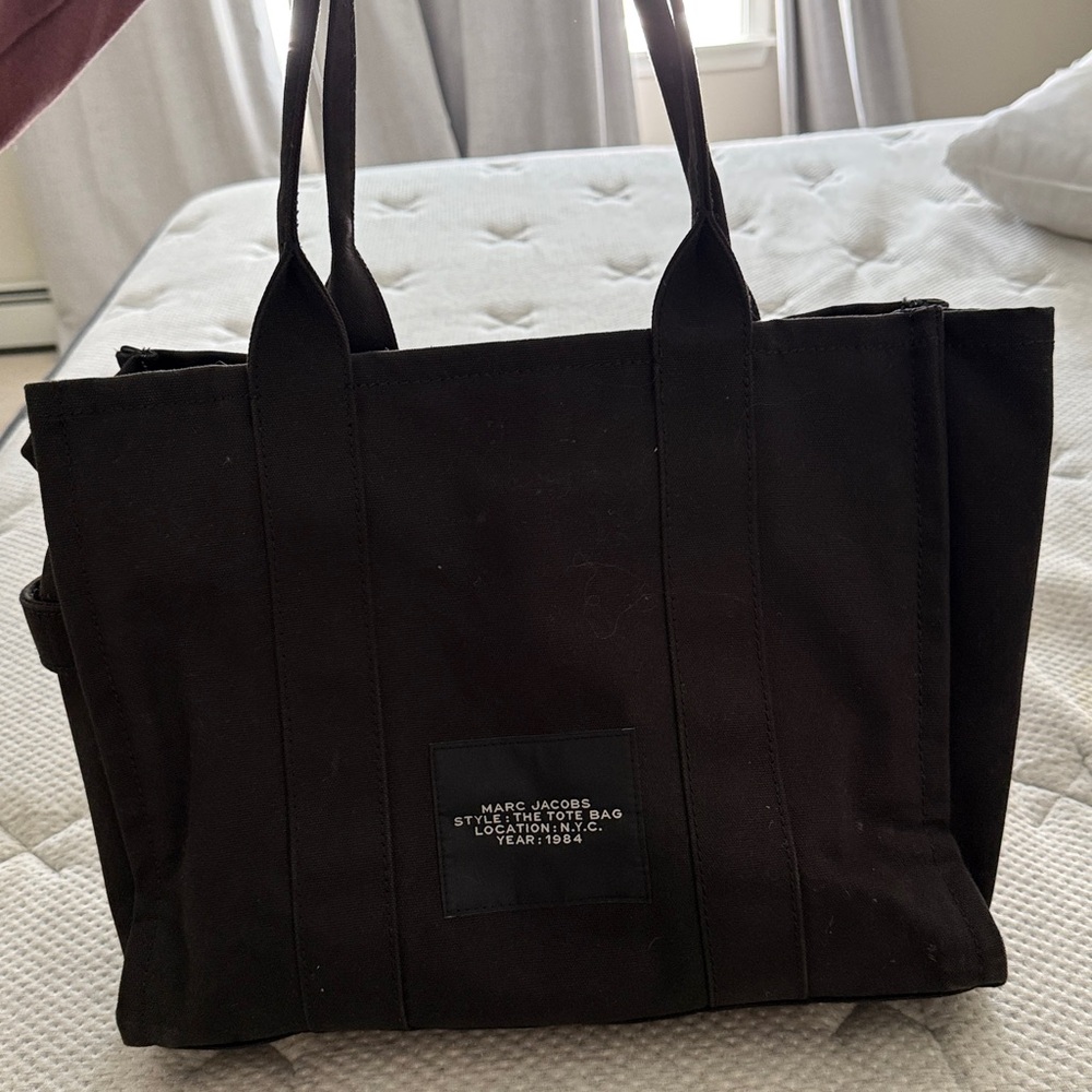 Marc Jacobs Black Canvas Tote Bag


16x13 - Picture 4 of 4